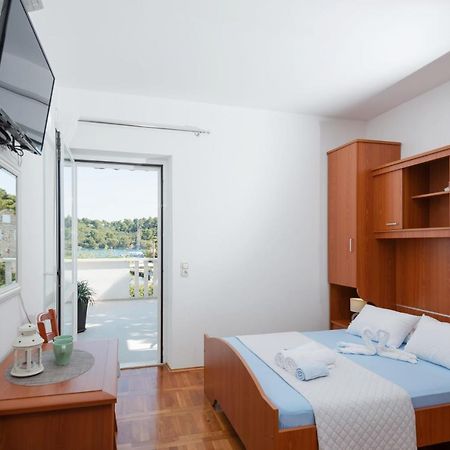Guesthouse Sanela Pomena Bagian luar foto