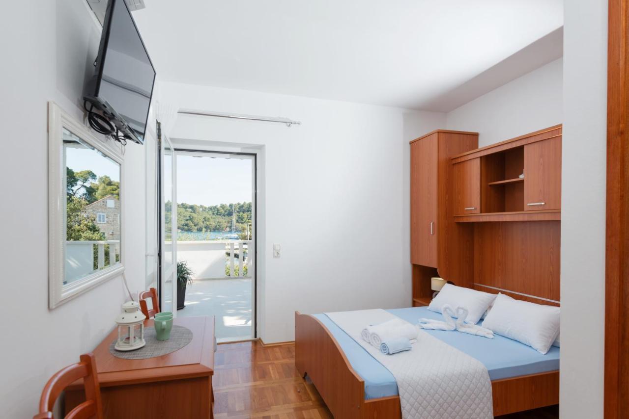 Guesthouse Sanela Pomena Bagian luar foto