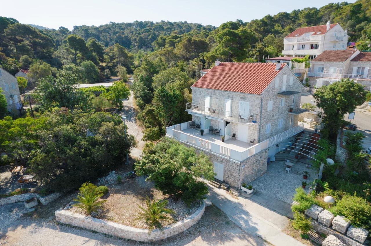 Guesthouse Sanela Pomena Bagian luar foto