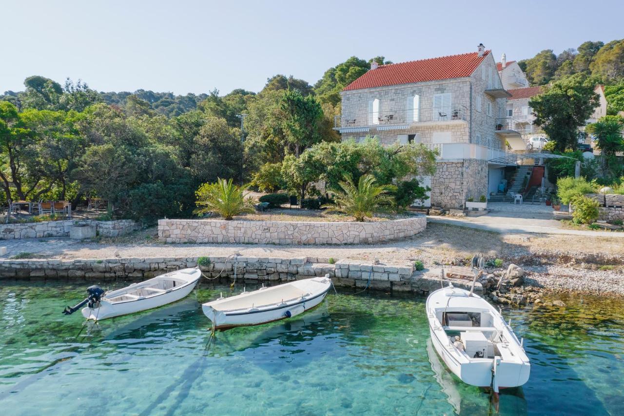 Guesthouse Sanela Pomena Bagian luar foto