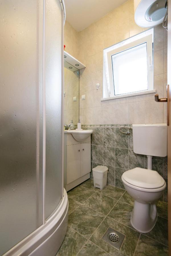 Guesthouse Sanela Pomena Bagian luar foto