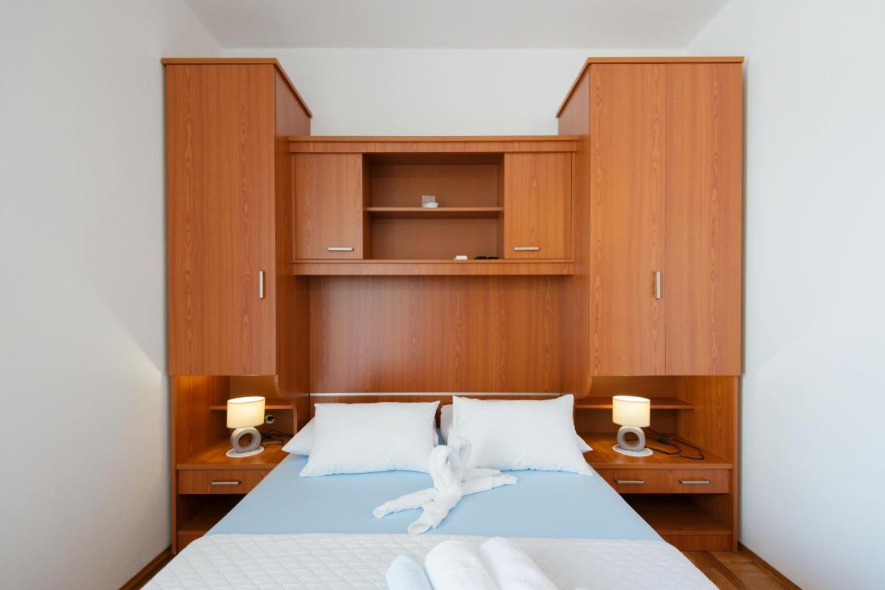 Guesthouse Sanela Pomena Bagian luar foto