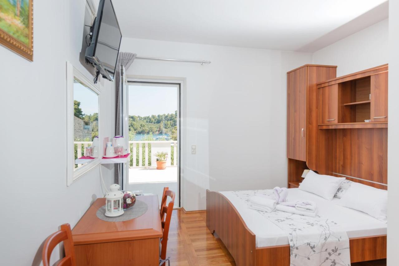 Guesthouse Sanela Pomena Bagian luar foto