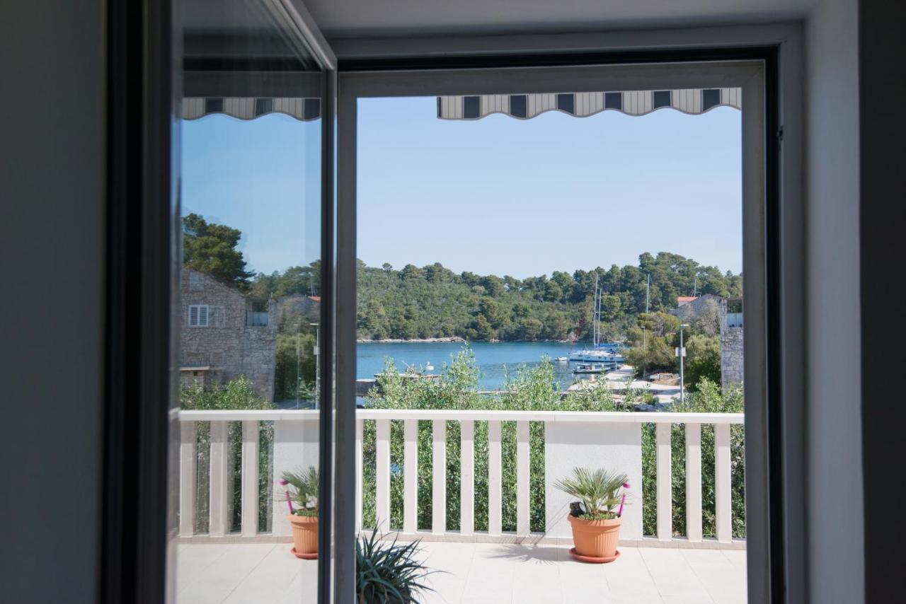 Guesthouse Sanela Pomena Bagian luar foto