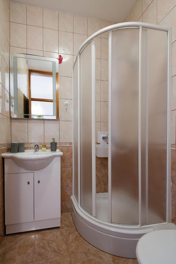 Guesthouse Sanela Pomena Bagian luar foto