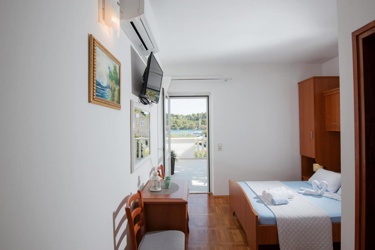 Guesthouse Sanela Pomena Bagian luar foto