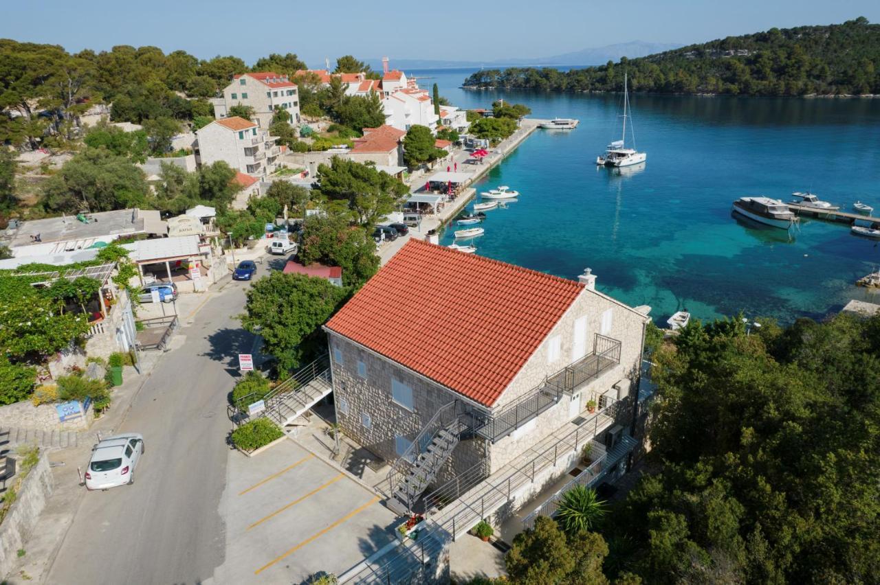 Guesthouse Sanela Pomena Bagian luar foto