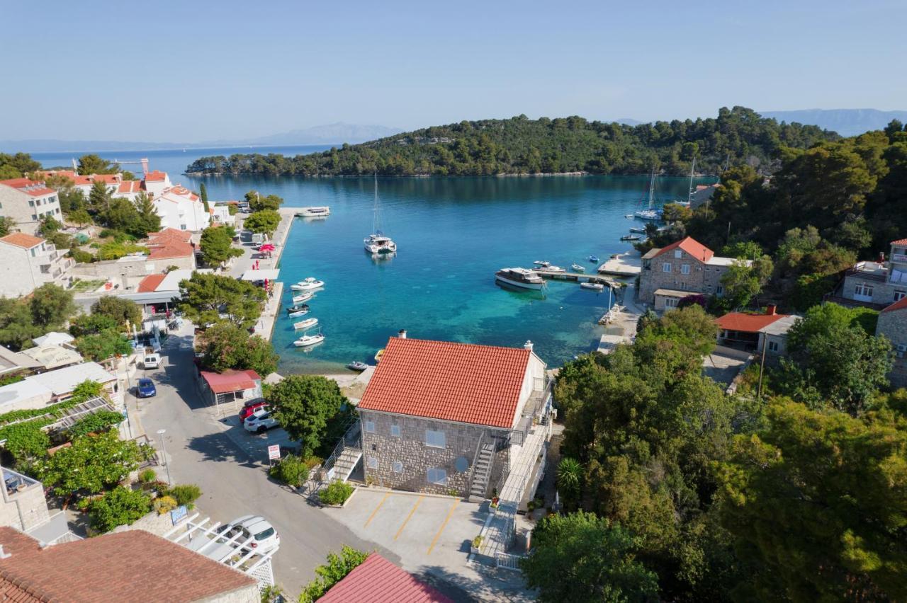 Guesthouse Sanela Pomena Bagian luar foto