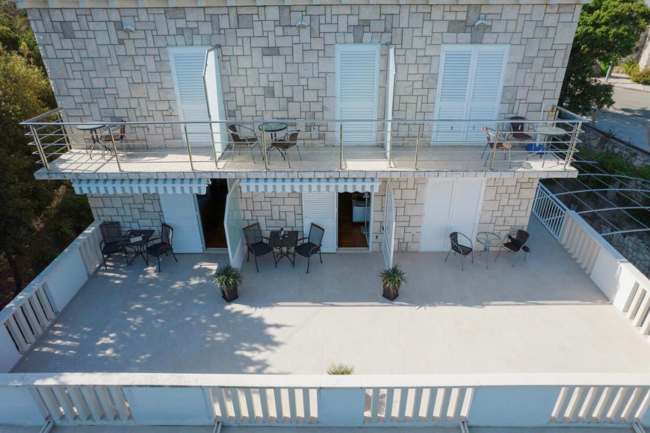 Guesthouse Sanela Pomena Bagian luar foto