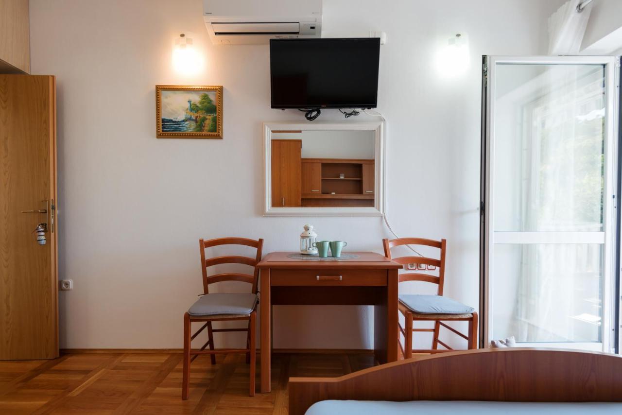 Guesthouse Sanela Pomena Bagian luar foto