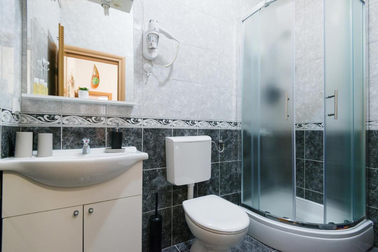 Guesthouse Sanela Pomena Bagian luar foto